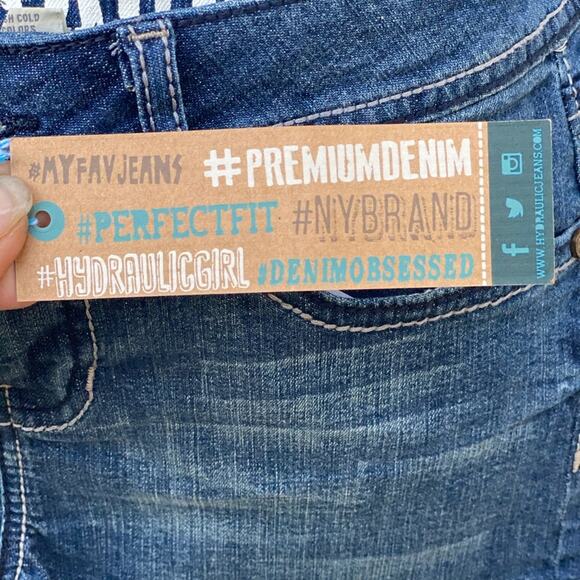 Hydraulic Embroidered 5 Pocket Jean Shorts… - Picture 3 of 6